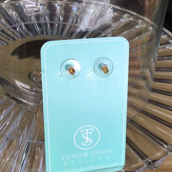 TAYLOR SHAYE EARRINGS❤️ - Picture 4 of 4